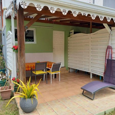 Petit Appartement Cosy Pres Des Plages Sainte-Anne Exterior photo