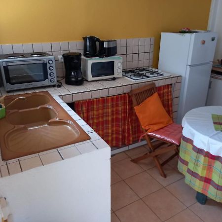 Petit Appartement Cosy Pres Des Plages Sainte-Anne Exterior photo