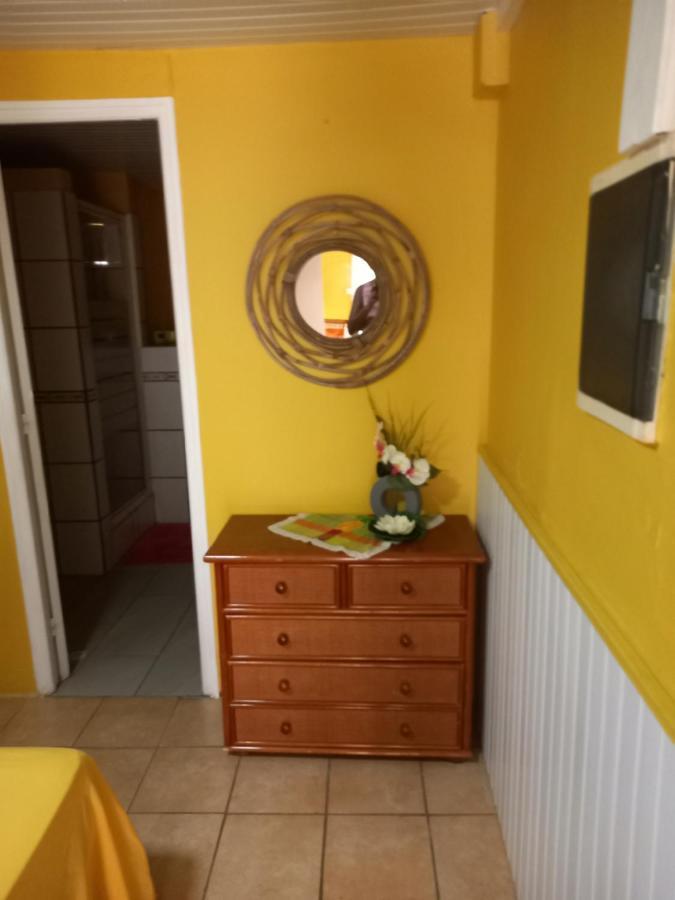 Petit Appartement Cosy Pres Des Plages Sainte-Anne Exterior photo
