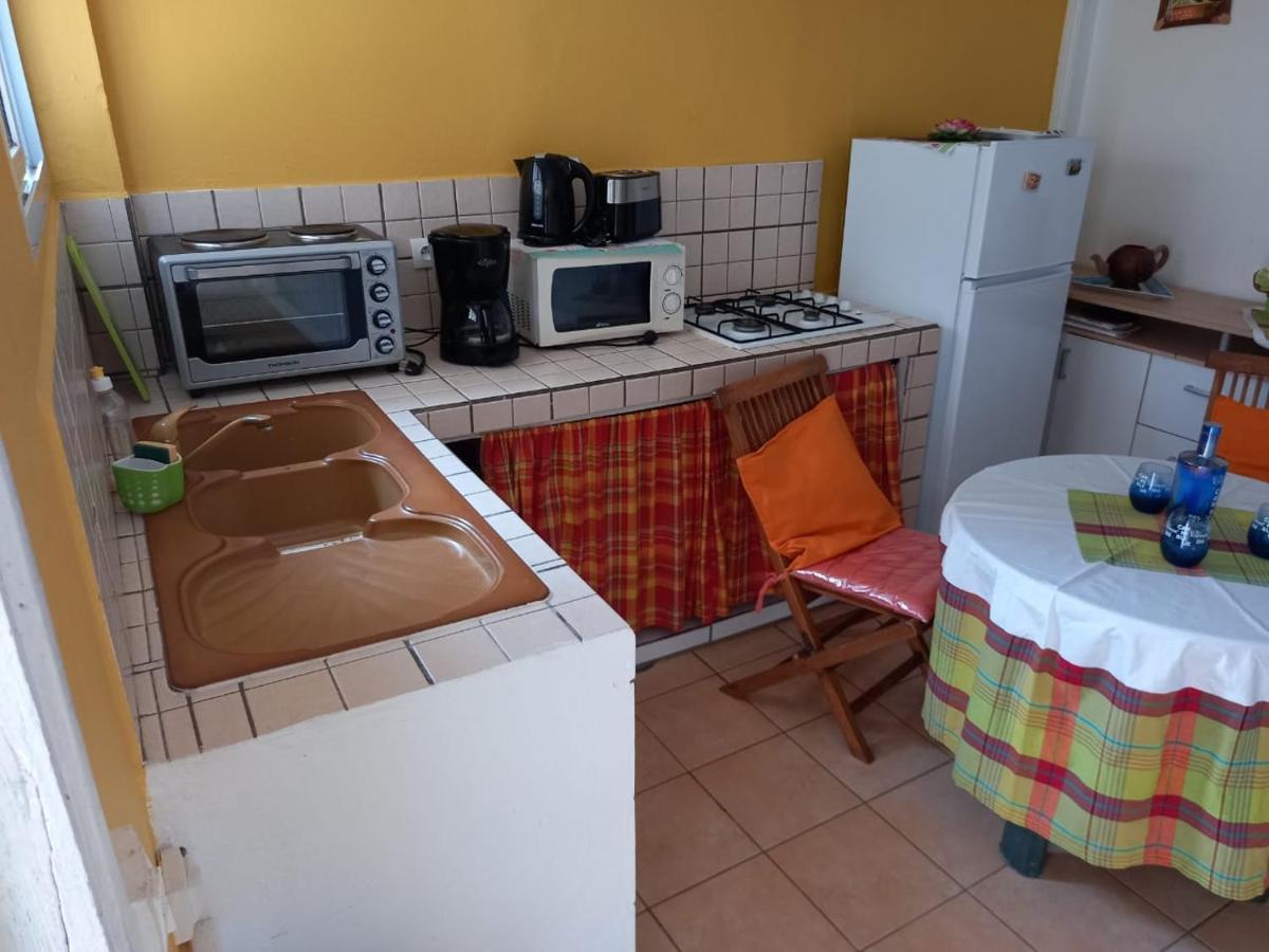 Petit Appartement Cosy Pres Des Plages Sainte-Anne Exterior photo